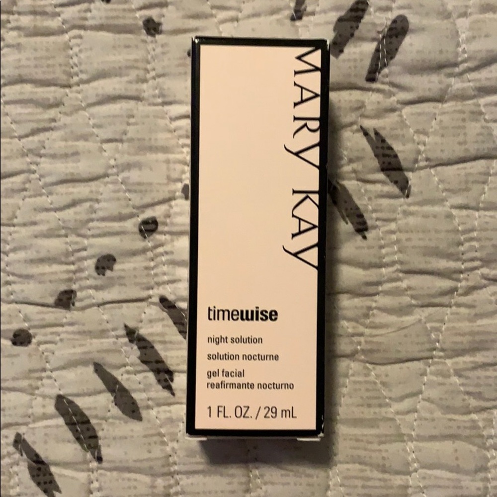 ⭐️Mary Kay- Night Solution⭐️